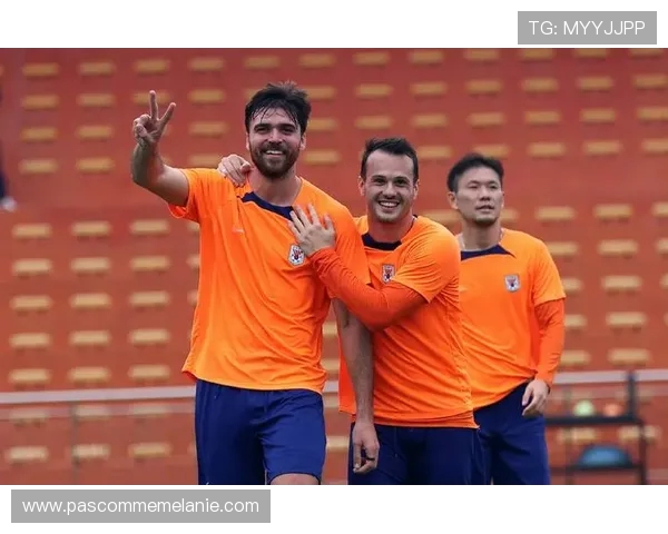 海港推出新疆双子星特别款运动巾致敬吾米提江与阿布拉汗荣耀时刻 海港推出新疆双子星特别款运动巾致敬吾米提江与阿布拉汗荣耀时刻