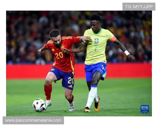 国家德比期间维尼修斯与库巴西共享一瓶水温馨画面引发热议 国家德比期间维尼修斯与库巴西共享一瓶水温馨画面引发热议