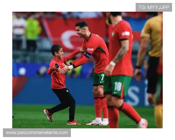 罗哥点球引争议,赛场风波不断,球迷热议纷纷 罗哥点球引争议,赛场风波不断,球迷热议纷纷