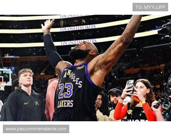 原创詹姆斯复出后，湖人进攻效率联盟第二！里夫斯得分还在涨！